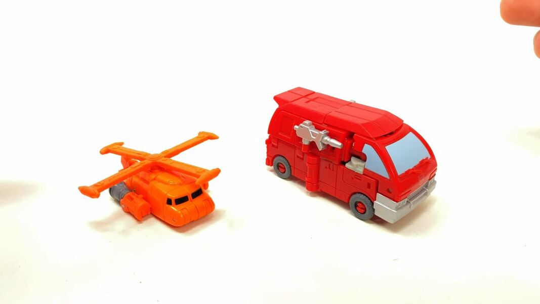 Image Of Armada Universe Mini Con Jolt & Powerlinx Hot Shot For Transformers Legacy Evolution  (25 of 35)